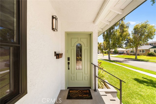 6019 Greentop Street, Lakewood CA: https://media.crmls.org/medias/e7a786e2-67ae-49e2-aedb-12435d0d43d8.jpg