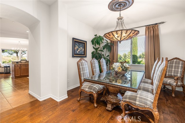 33260 Susan Grace Court, Temecula CA: https://media.crmls.org/medias/e7a7c6aa-7385-4d80-af30-56aeb5f299c4.jpg