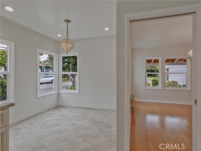 1017 Cordova Avenue, Glendale CA: https://media.crmls.org/medias/e7a818d8-d985-424e-85b7-e8234c5ab4ed.jpg