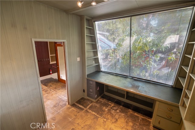 318 E Laurel Avenue, Sierra Madre CA: https://media.crmls.org/medias/e7a83df0-c6b8-41b6-a00e-54e05161ed5f.jpg