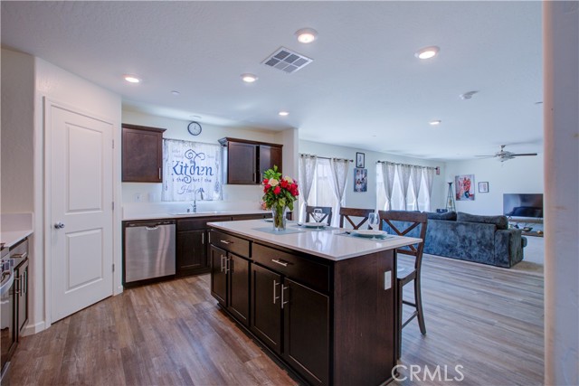 Detail Gallery Image 14 of 55 For 218 Bryce Canyon Ct, Merced,  CA 95341 - 5 Beds | 3 Baths