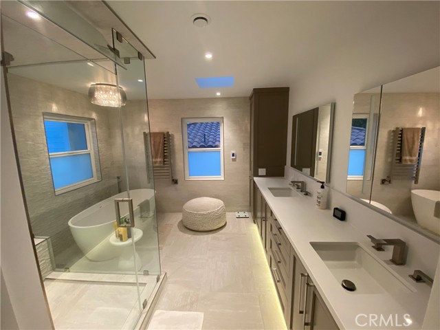 763 29th Street, Manhattan Beach, California 90266, 5 Bedrooms Bedrooms, ,5 BathroomsBathrooms,Residential,Sold,29th,SB22085465