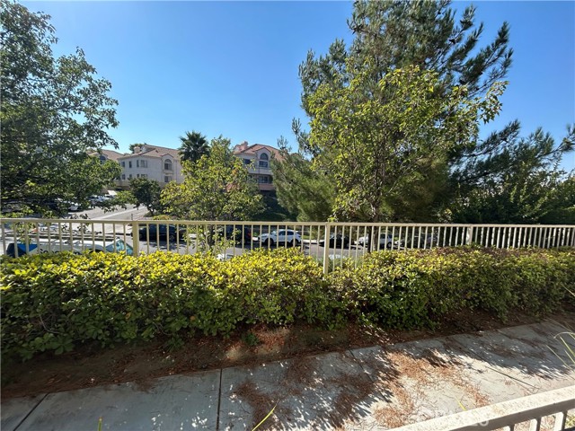 18002 Flynn Drive, Canyon Country CA: https://media.crmls.org/medias/e7a97904-6237-436a-9cf6-4ddfdb856646.jpg