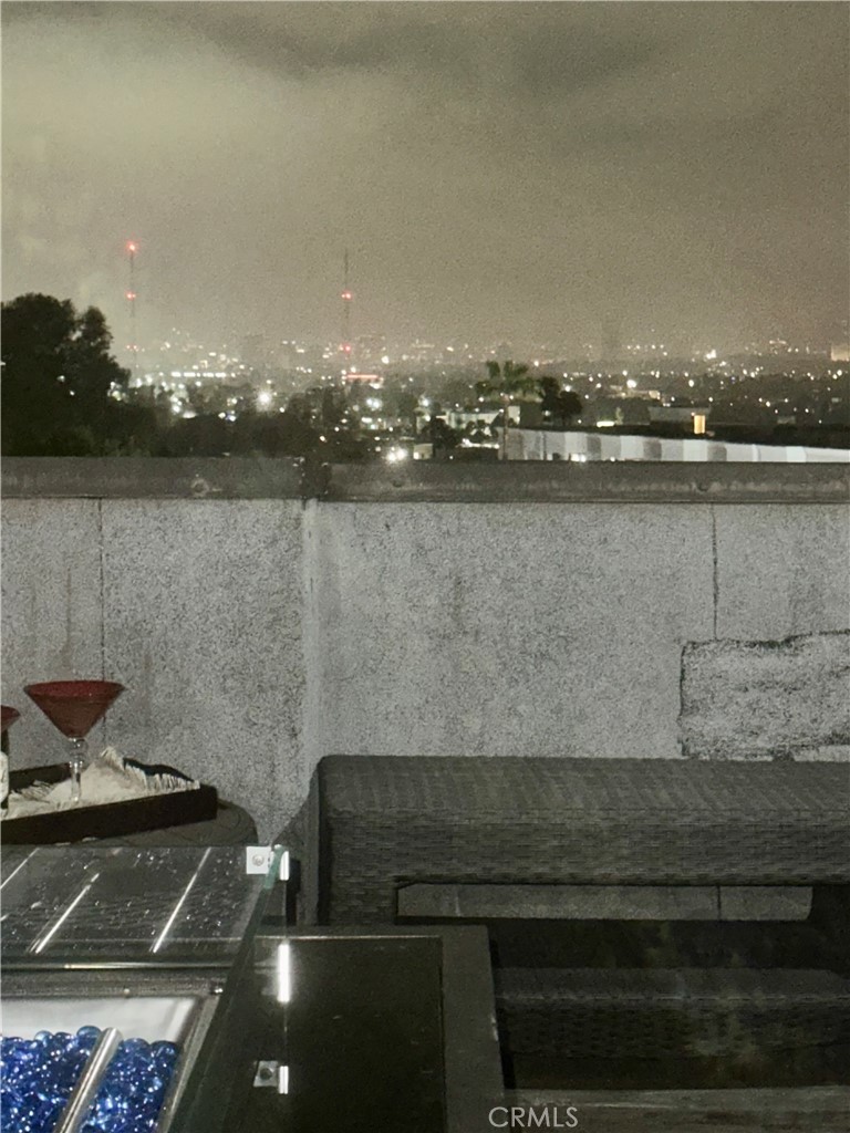 https://media.crmls.org/medias/e7a9cf8a-b975-421d-9e15-87de80afa504.jpg?preset=X-Large