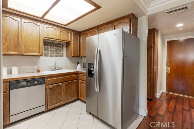 11827 Loma Drive, Whittier CA: https://media.crmls.org/medias/e7aa21cd-2fa6-4135-a20a-f9f69db6f276.jpg