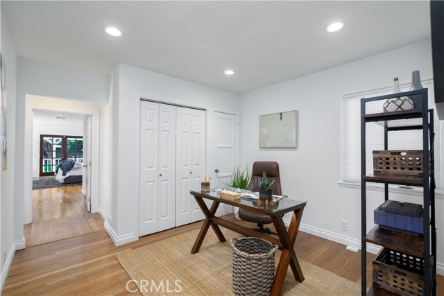 427 Stanford Road, Burbank CA: https://media.crmls.org/medias/e7aa4fa8-6ec7-420a-a356-4a7c4bd47339.jpg