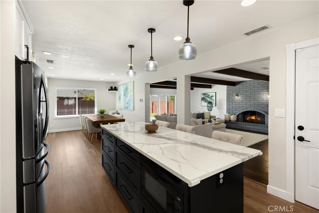 16692 Meadowview