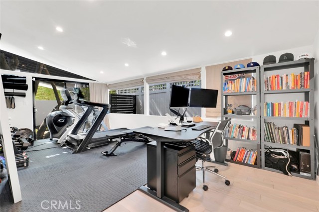 2712 N Beverly Glen Boulevard, Los Angeles CA: https://media.crmls.org/medias/e7aae042-6988-4799-b446-110fe8be5064.jpg