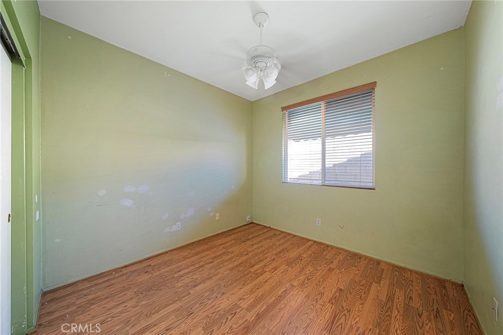 https://media.crmls.org/medias/e7abe879-1795-4f90-85b7-6018ce79542d.jpg?preset=X-Large