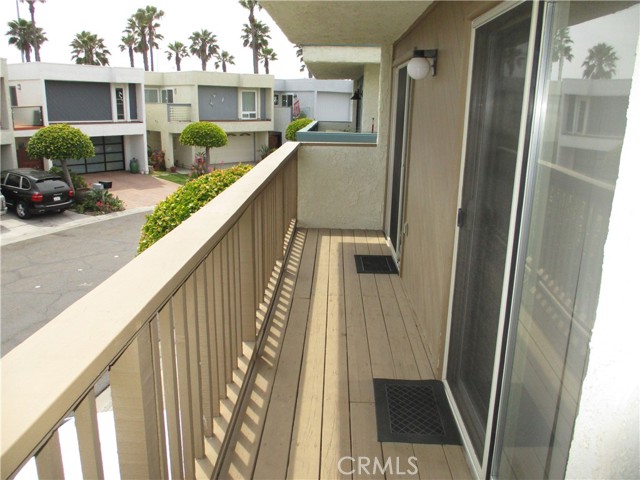 Detail Gallery Image 2 of 11 For 137 Mainsail Ct, Port Hueneme,  CA 93041 - 3 Beds | 2/1 Baths