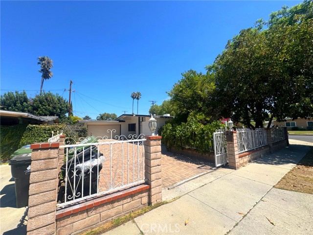 Detail Gallery Image 2 of 22 For 17731 Elkwood St, Reseda,  CA 91335 - 3 Beds | 2 Baths