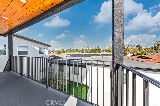 Detail Gallery Image 11 of 32 For 20200 Lassen, Chatsworth,  CA 91311 - 12 Beds | 11 Baths