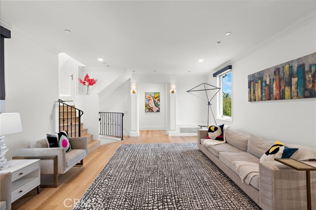 Detail Gallery Image 37 of 75 For 530 Kings Rd, Newport Beach,  CA 92663 - 5 Beds | 4/3 Baths