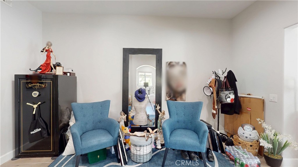 https://media.crmls.org/medias/e7acc497-c78e-4c59-9547-414e2bec1227.jpg?preset=X-Large