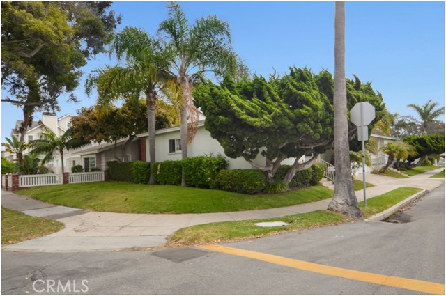 1314 Palm Avenue, Huntington Beach CA: https://media.crmls.org/medias/e7acdc32-4ba1-4a66-818b-8c7afb7e899e.jpg
