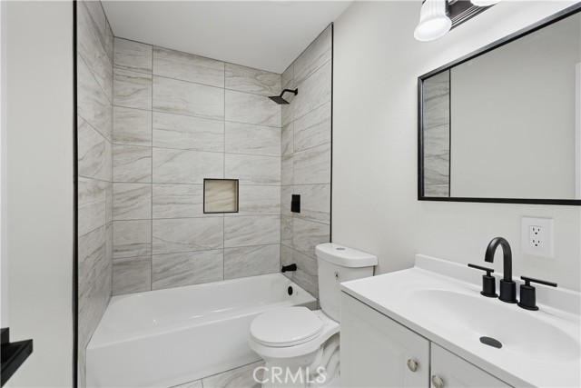 44242 Benald Street, Lancaster CA: https://media.crmls.org/medias/e7acf8f8-c7e5-4971-a932-5c0a3bc235de.jpg