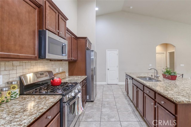 Detail Gallery Image 11 of 33 For 6808 W Lucas Dr, Fresno,  CA 93722 - 3 Beds | 2 Baths