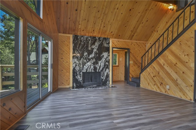 929 Trinity Drive, Lake Arrowhead CA: https://media.crmls.org/medias/e7aead6a-ef6e-4861-a872-367695f36767.jpg