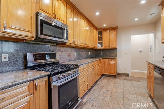 Detail Gallery Image 4 of 21 For 14608 Cohasset Street, Van Nuys,  CA 91405 - 3 Beds | 2 Baths