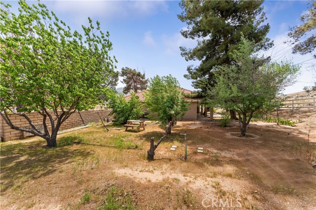 Detail Gallery Image 4 of 44 For 6367 Arrowhead Lake Rd, Hesperia,  CA 92345 - 6 Beds | 4 Baths