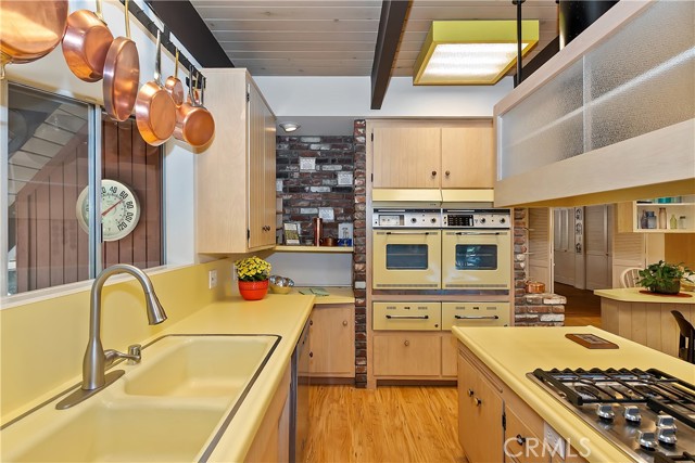 27280 Peninsula Drive, Lake Arrowhead CA: https://media.crmls.org/medias/e7af3284-91f7-4eff-adb8-ebbc6241021c.jpg
