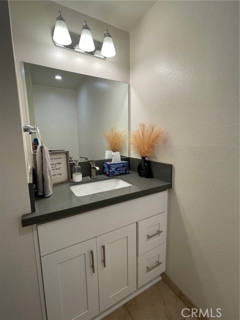 Detail Gallery Image 13 of 21 For 26011 Alizia Canyon Dr a,  Calabasas,  CA 91302 - 3 Beds | 2/1 Baths