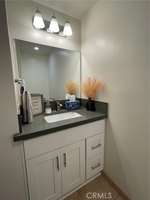 Detail Gallery Image 13 of 21 For 26011 Alizia Canyon Dr a,  Calabasas,  CA 91302 - 3 Beds | 2/1 Baths