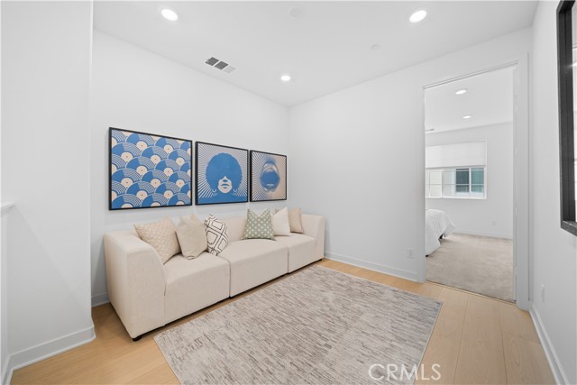 1042 N Anaheim Blvd, Anaheim CA: https://media.crmls.org/medias/e7af7c28-2163-47a5-b1ce-a343ab1653cc.jpg