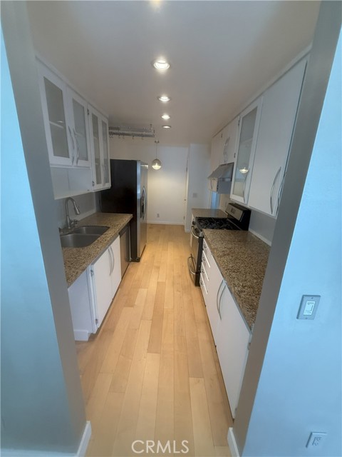 1940 N Highland Avenue, Los Angeles CA: https://media.crmls.org/medias/e7af88b3-a418-4a00-8c76-fd8a03636b54.jpg