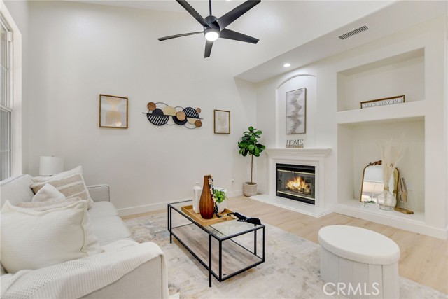 Detail Gallery Image 9 of 47 For 28210 Canterbury Ct, Valencia,  CA 91354 - 2 Beds | 2/1 Baths