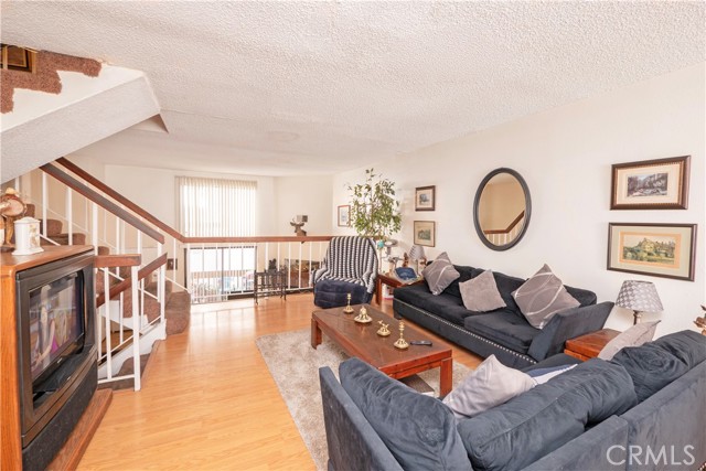 Detail Gallery Image 12 of 47 For 1925 E Huntington Dr #E,  Duarte,  CA 91010 - 3 Beds | 2/1 Baths