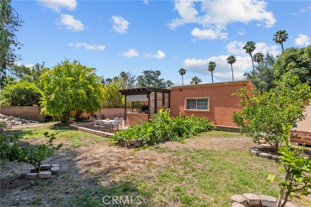 610 S Bel Aire Drive, Burbank CA: https://media.crmls.org/medias/e7b15a46-e49b-4b60-a081-5e4078d41529.jpg