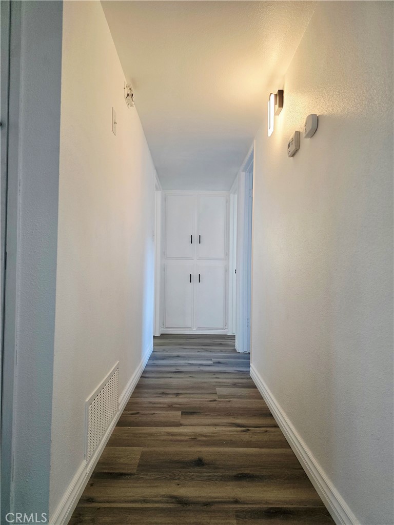 https://media.crmls.org/medias/e7b1a3e0-15f1-4562-8233-3cc6ebb9ba84.jpg?preset=X-Large