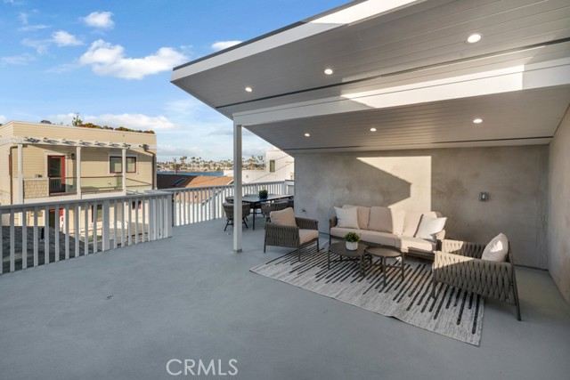 58 66th Place, Long Beach CA: https://media.crmls.org/medias/e7b1b311-ccc0-4c8c-8e9f-863ffc06c9f3.jpg