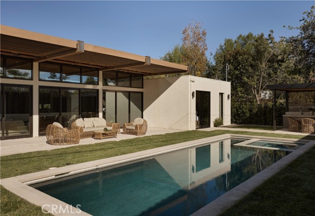 Detail Gallery Image 29 of 33 For 23740 Killion St, Woodland Hills,  CA 91367 - 4 Beds | 3 Baths