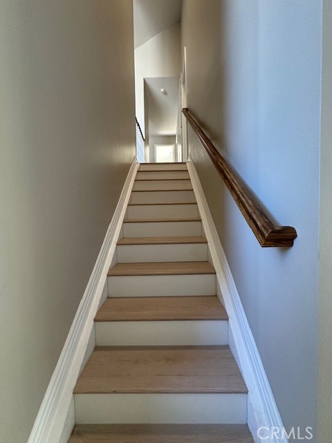 551 Martinique Place, Newbury Park CA: https://media.crmls.org/medias/e7b20b74-f532-49c2-8ce5-b4b8f52a9d4e.jpg