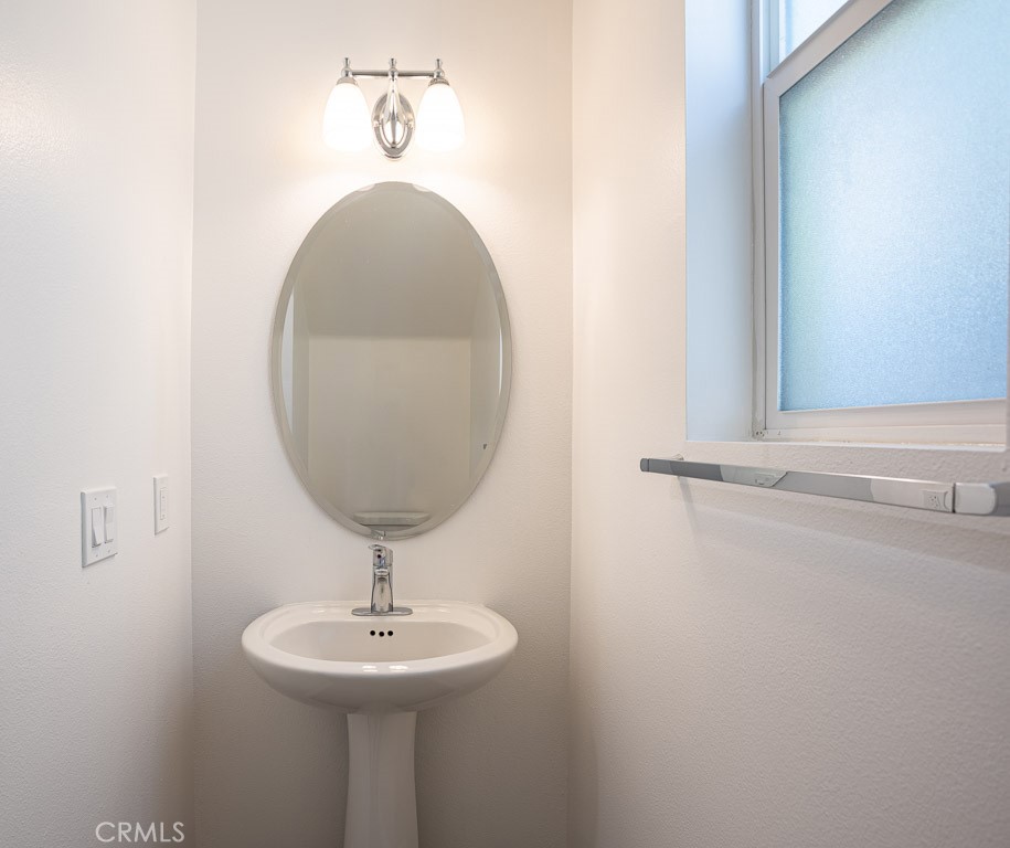 https://media.crmls.org/medias/e7b2327e-effb-4740-8c7f-63474becf68f.jpg?preset=X-Large