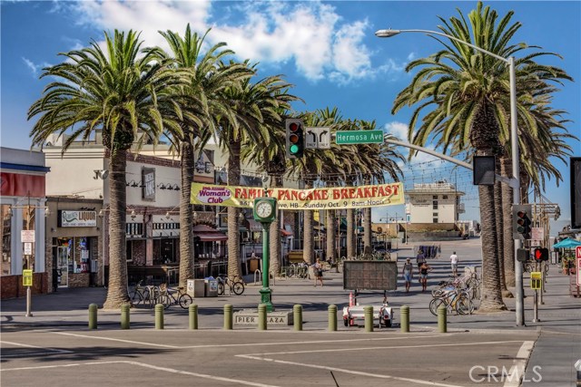 Yards to the Hermosa Beach Pier with Restaurants, Shops & More!