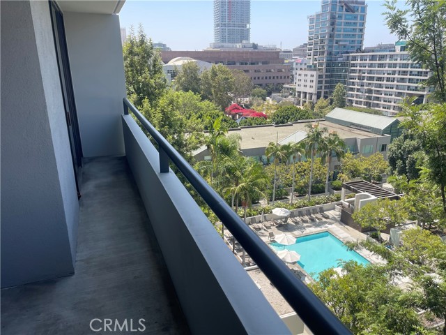 600 W 9th Street, Los Angeles CA: https://media.crmls.org/medias/e7b2aab8-41ba-4b42-94bc-22d46b6aa0f8.jpg