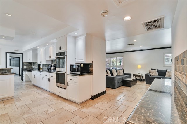 Detail Gallery Image 18 of 44 For 5067 Arundel Drive, Woodland Hills,  CA 91364 - 5 Beds | 4/1 Baths