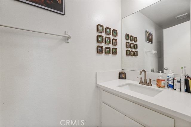Detail Gallery Image 6 of 17 For 21814 Belshire Ave #2,  Hawaiian Gardens,  CA 90716 - 2 Beds | 2 Baths