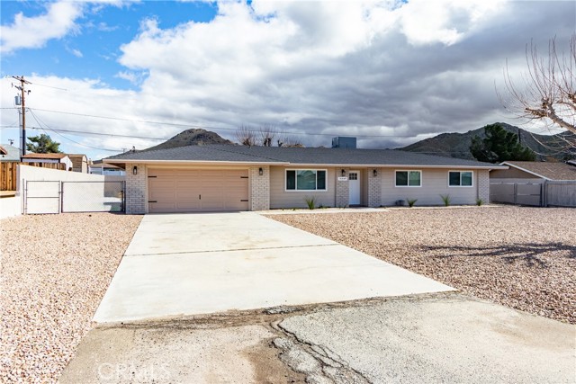 Detail Gallery Image 4 of 41 For 16469 Chippewa, Apple Valley,  CA 92307 - 3 Beds | 2 Baths