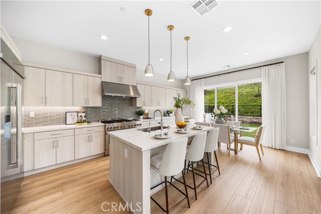 281 Burwood, Lake Forest CA: https://media.crmls.org/medias/e7b39c7b-29f0-4a79-822d-ace9b2a48caf.jpg