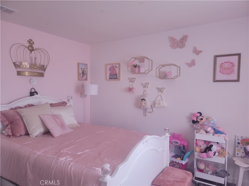 https://media.crmls.org/medias/e7b423fe-fba0-4efe-a390-3335dc0e1a72.jpg?preset=X-Large
