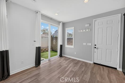 https://media.crmls.org/medias/e7b46a0b-ab96-410c-a19f-9917a5a45fbb.jpg?preset=X-Large