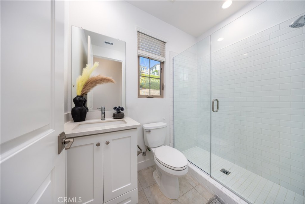 MLS #OC25171450 img 4