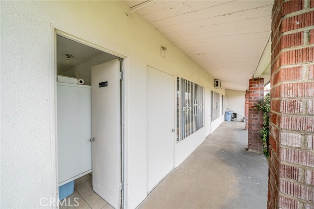 711 W C, Colton CA: https://media.crmls.org/medias/e7b49b2f-e531-4e44-9fd7-9bfa6f9e95dd.jpg