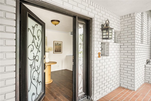 19201 Barrett Lane, North Tustin CA: https://media.crmls.org/medias/e7b4b7d8-7354-4e74-95ae-74af9ecf8458.jpg
