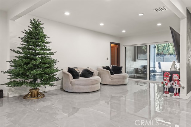 Detail Gallery Image 11 of 40 For 2240 N Parish, Burbank,  CA 91504 - 4 Beds | 2 Baths