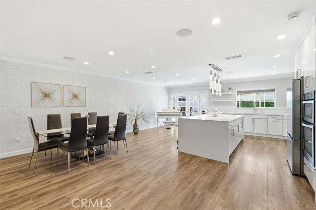 Detail Gallery Image 8 of 50 For 621 Roselli St, Burbank,  CA 91501 - 3 Beds | 3 Baths